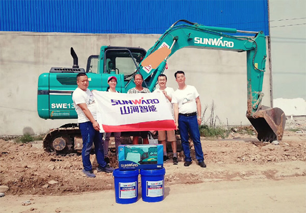 到了市场一线才知道,山河挖机客户都是铁杆粉丝