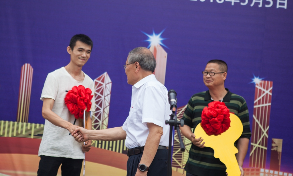 民族挖掘机品牌先导者,山河智能“城镇建设利器”SWE80E9荣耀上市