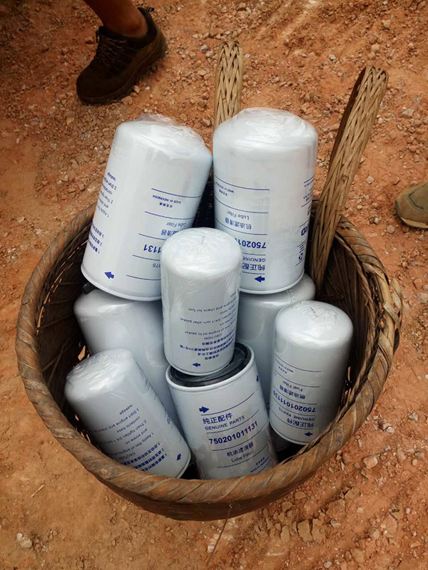 他们,用小小背篓背出山河大情怀