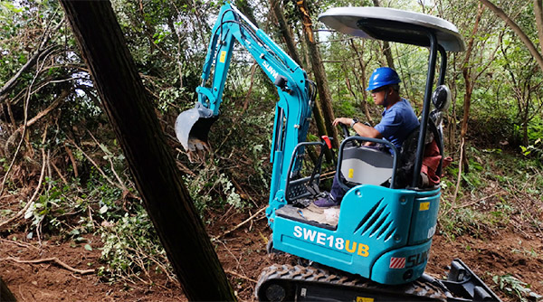 十万人围观!这台挖掘机开上了高空玻璃桥