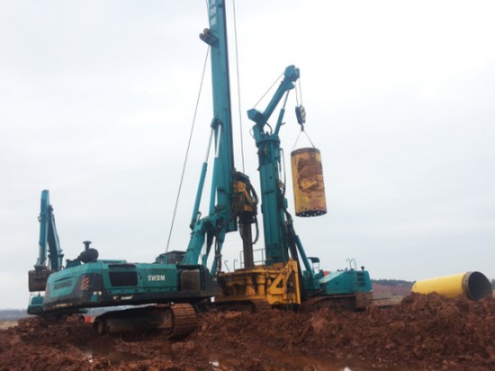 喜讯!山河智能SWRC170自行式全回转全套管钻机获湖南省首台(套)重大技术装备产品奖励!